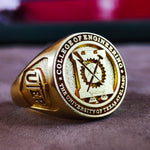 Load image into Gallery viewer, A sophisticated round university signet ring, crafted in vermeil gold for a timeless look. Designed for students and alumni, this personalized class ring is perfect for commemorating graduation. With its sleek and simple design, this piece is both elegant and durable, making it a cherished keepsake for years to come. A stylish yet meaningful gift for any academic milestone.