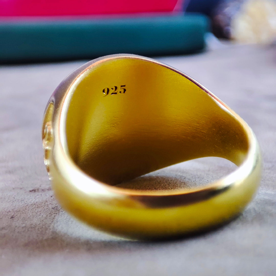 A classic round college signet ring, crafted from high-quality vermeil gold for a luxurious look. This sleek university ring is perfect for students and alumni, designed for those who prefer understated elegance. A refined and sophisticated graduation gift that blends modern craftsmanship with traditional signet style, making it an essential addition to any jewelry collection.