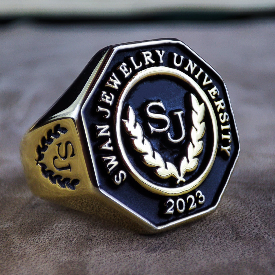 Elegant men’s university ring with an octagonal shape, ideal for daily wear or special occasions. A stylish graduation keepsake.