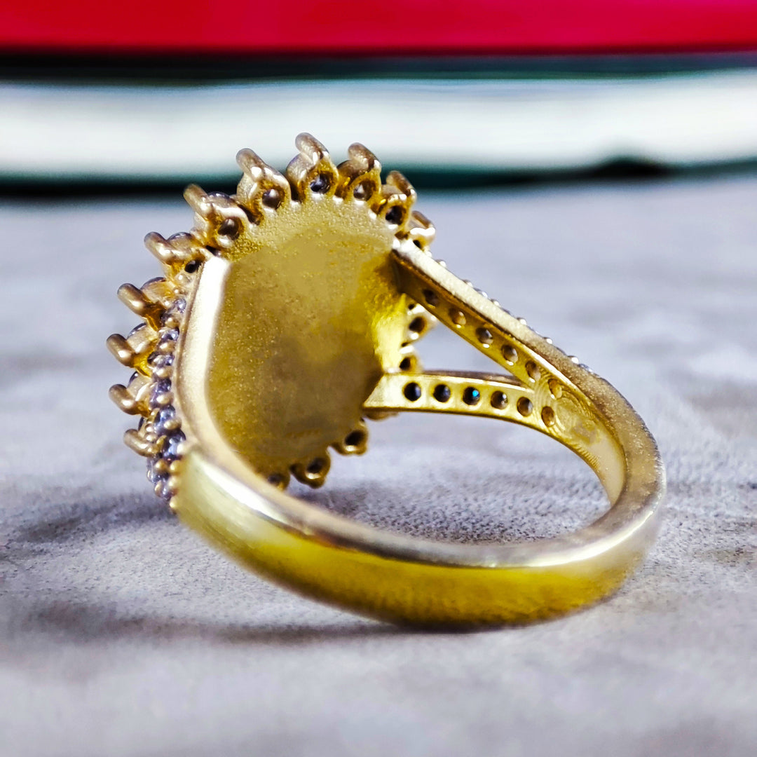 Elegant stone university ring for women, available in gold or silver. This ring combines style with a celebration of achievements.