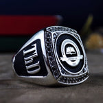 Load image into Gallery viewer, Elegant graduation ring with a stone setting, crafted for men in silver. This university ring combines sophistication with personal meaning, making it a meaningful keepsake.