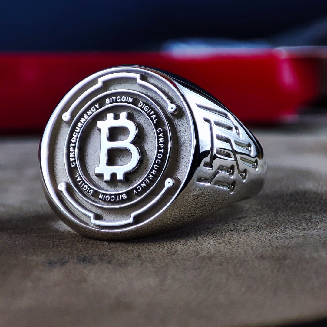 Unique cryptocurrency ring, designed with a Bitcoin emblem in gold. Perfect for those who appreciate meaningful and modern jewelry.