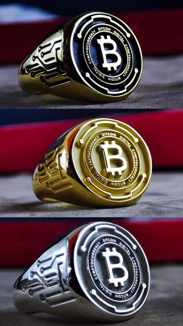 Personalized crypto ring with a Bitcoin symbol, crafted in gold. Ideal for those who value innovation and digital currencies.