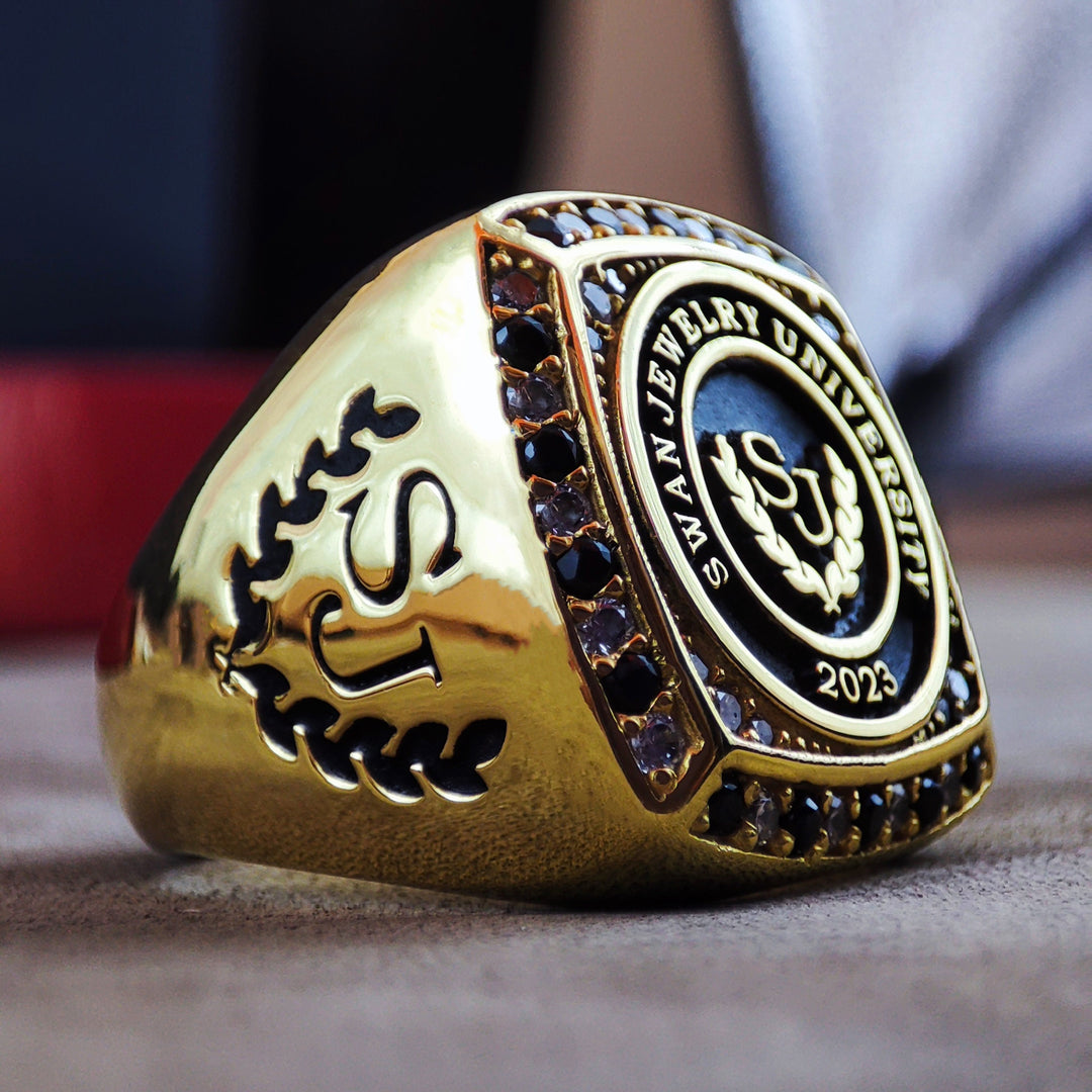 Shiny and elegant university ring with a bright stone, perfect for recent graduates. This gold-filled ring adds a touch of sophistication.