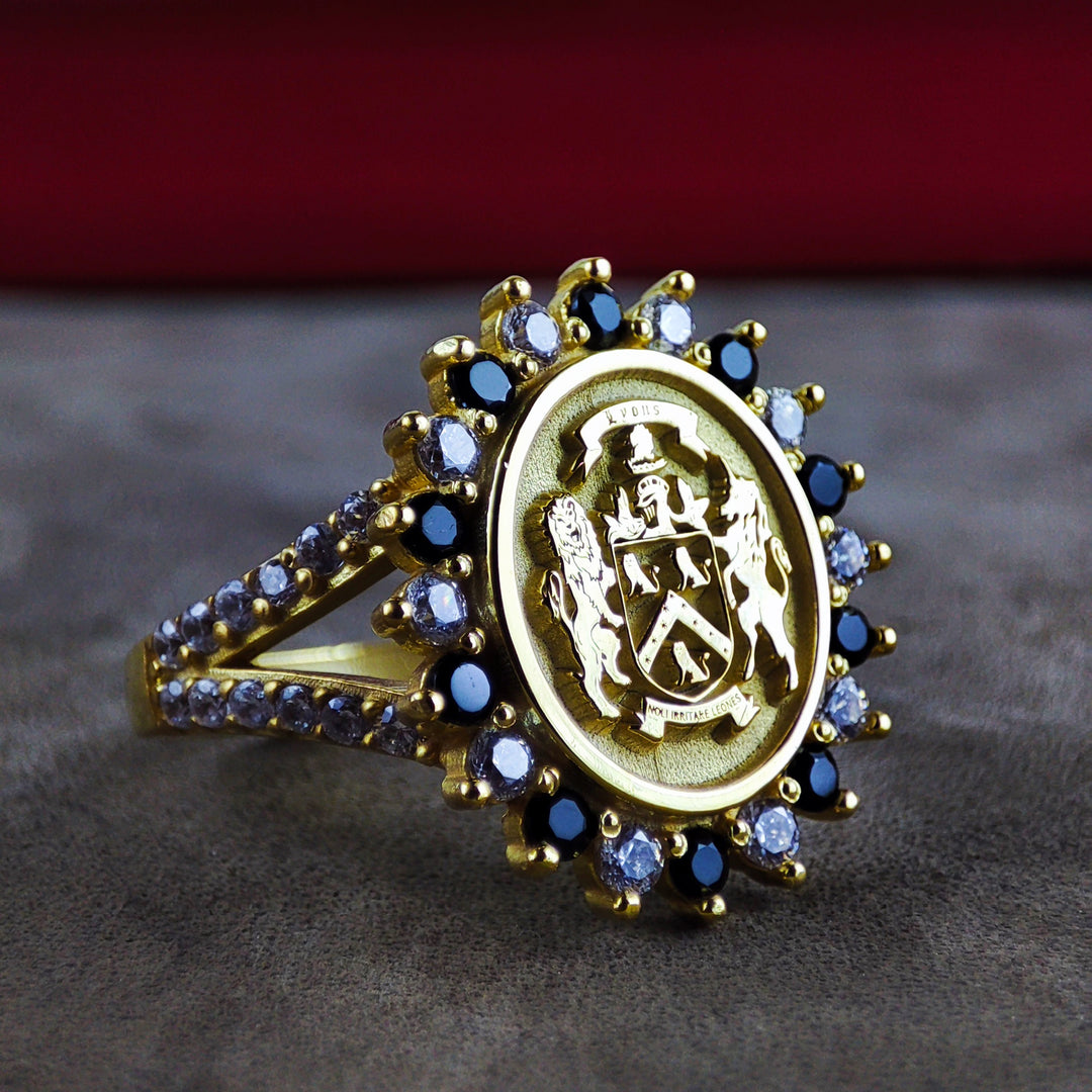 Personalized women’s family ring with an engraved crest, crafted in high-quality gold. This ring serves as a beautiful heirloom, perfect for daily wear or special occasions.