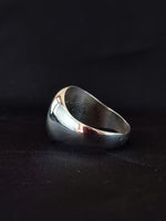 Load image into Gallery viewer, This monogram ring captures the essence of personalized luxury, uniting name and surname initials in a sleek, engraved finish. It’s the perfect keepsake for anniversaries, birthdays, or meaningful celebrations. Designed to be unisex, the timeless design makes it a versatile piece for everyday elegance or a treasured gift.