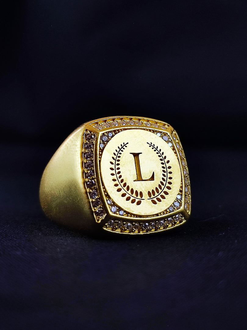 Unique men’s gold ring with a custom letter, crafted for a modern yet classic look. Perfect for those who value personalized jewelry.