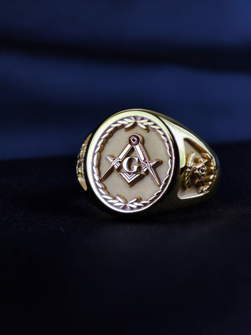 Gold Masonic ring, personalized and custom made, perfect for gifting to Freemasons.