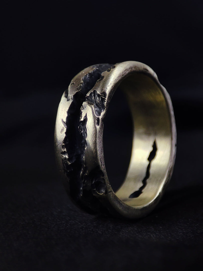 Gold rustic ring with a unique handcrafted finish, ideal for those who love a natural and earthy aesthetic.