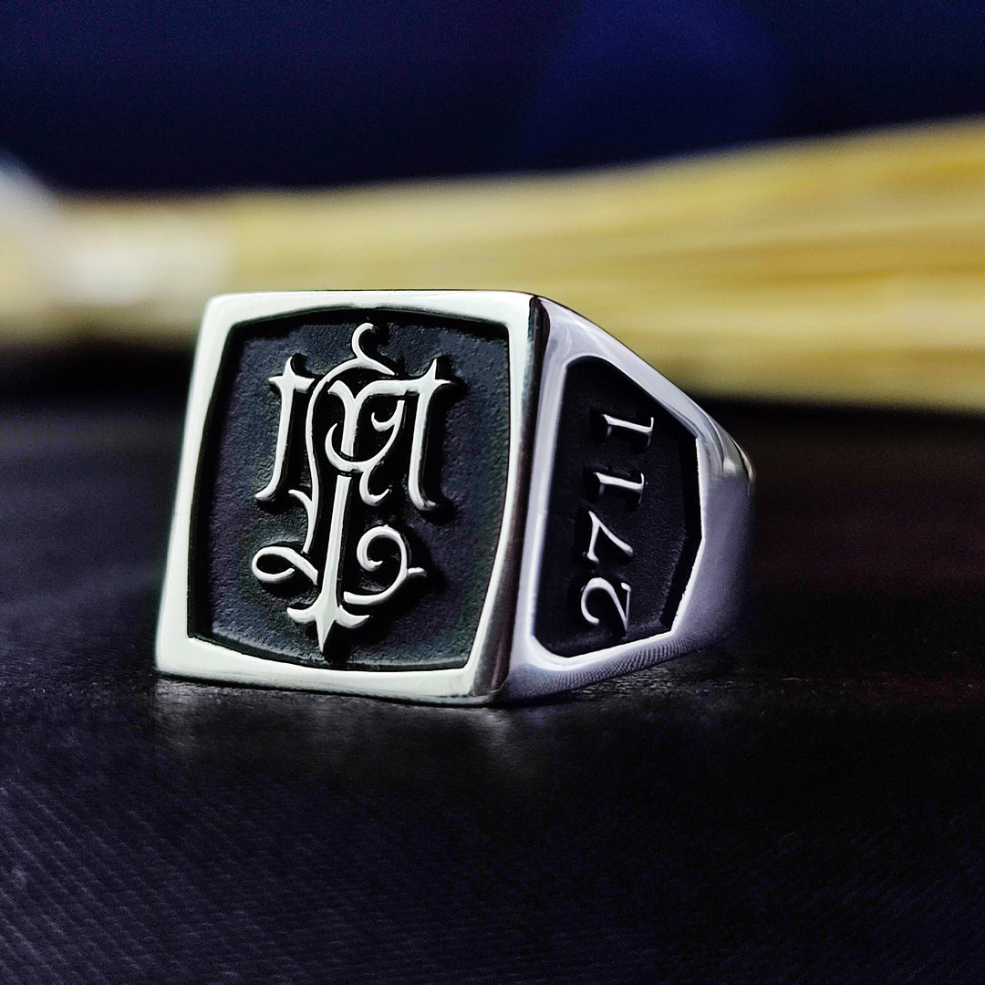 Mark special moments with this custom initial signet ring, crafted in solid silver and designed with a personalized monogram engraving. This square-shaped ring is ideal for those who appreciate bespoke jewelry, offering a timeless look that complements any style. Whether given as a gift or worn as a statement piece, this elegant signet ring adds sophistication and individuality to any outfit.