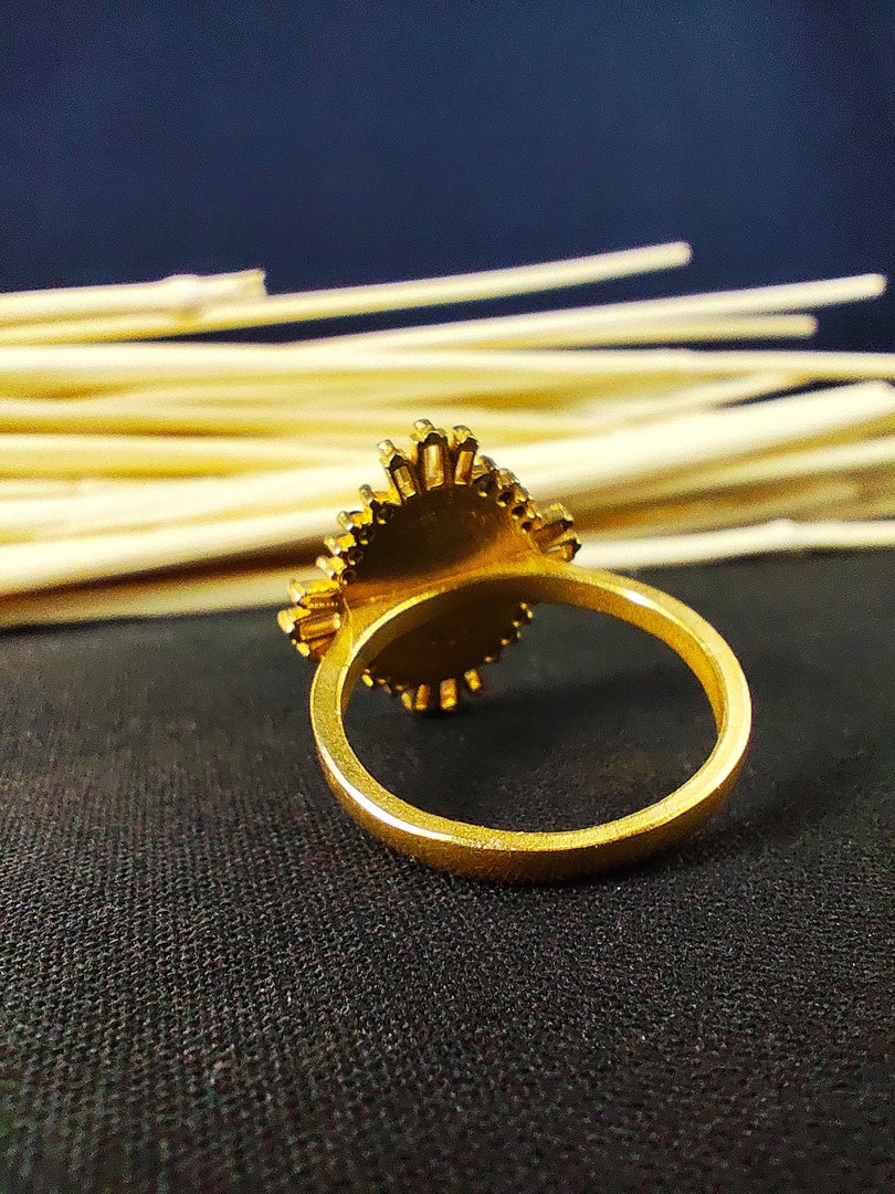 A timeless university ring for women, featuring a baguette-cut gemstone set in a gold vermeil band. This class signet ring combines elegance with tradition, making it an ideal graduation gift. Designed for everyday wear or special occasions, this piece serves as a lasting symbol of academic achievement. A refined and personalized jewelry keepsake that is both stylish and meaningful.