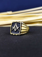 Load image into Gallery viewer, Masonic signet ring in silver, crafted with the Freemason emblem. This ring is a timeless piece that symbolizes unity, brotherhood, and Masonic heritage, perfect for daily wear or ceremonies.