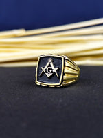 Load image into Gallery viewer, Personalized Freemason ring in gold with custom Masonic engraving, representing loyalty and unity. A classic piece for dedicated members, perfect for special occasions or everyday wear.