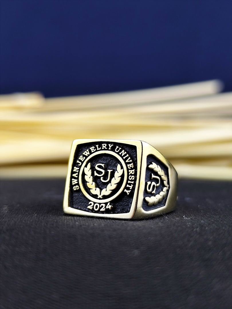 Silver square university ring for men, designed as a classic signet. A sophisticated accessory for marking important achievements.