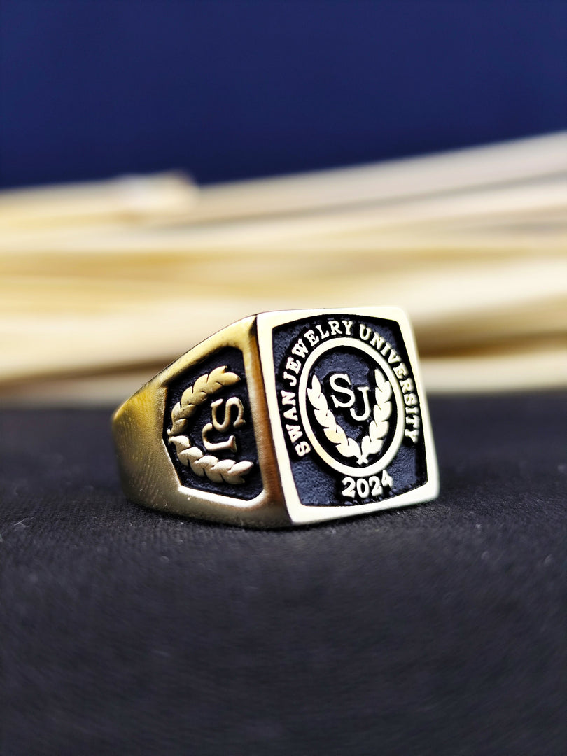 Custom gold square graduation ring, designed for men. A bold and elegant piece that commemorates educational success.