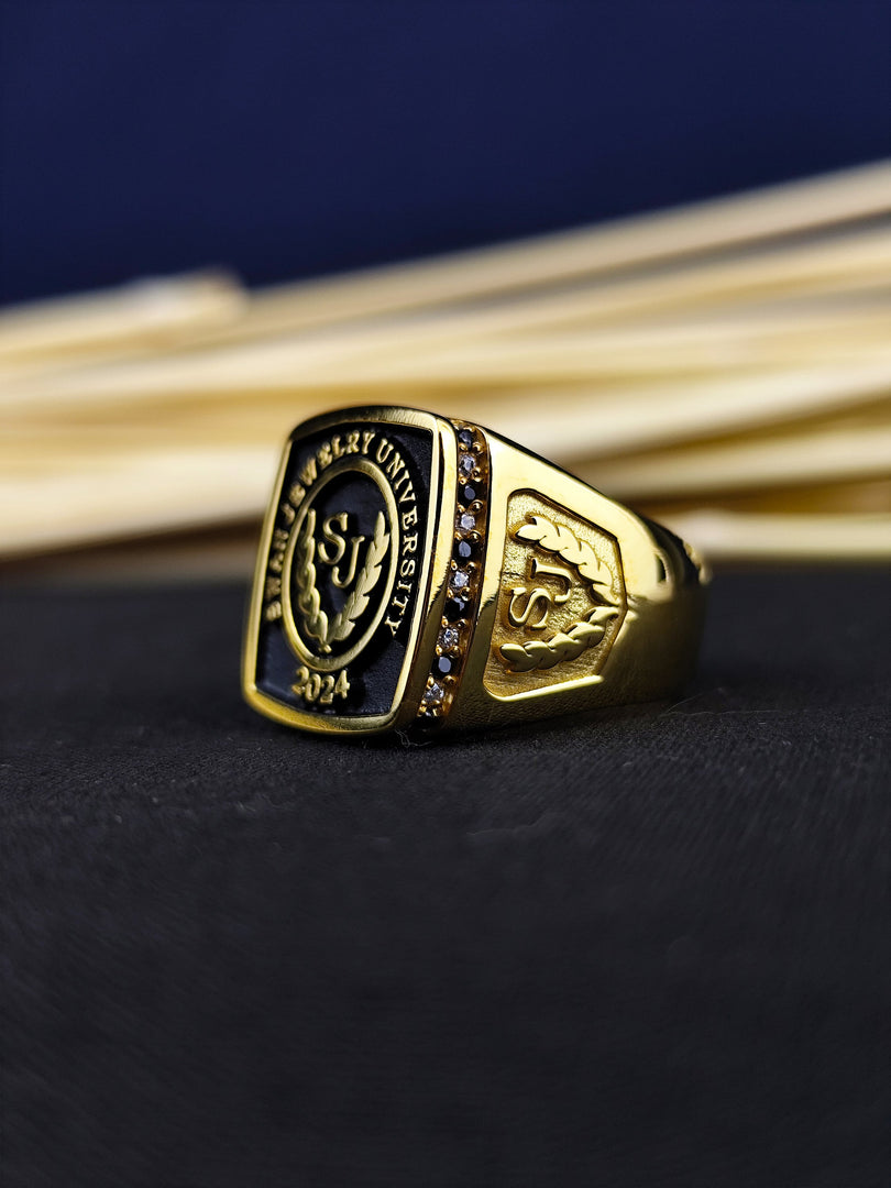 Unique college signet ring with a large stone, crafted in gold. This square ring is both stylish and meaningful, suitable for daily wear.