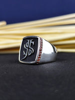 Load image into Gallery viewer, Custom stone ring for men, featuring a monogram and name engraving in gold. A stylish piece that combines elegance with personalization.