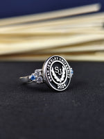 Load image into Gallery viewer, Silver women’s college ring with a central stone, engraved with a university crest. A perfect way to honor academic milestones, suitable for daily wear or special occasions.