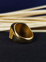 Load image into Gallery viewer, Custom gold-plated college ring for men, featuring a central stone and university crest. Ideal as a meaningful graduation gift, perfect for daily wear or special occasions.