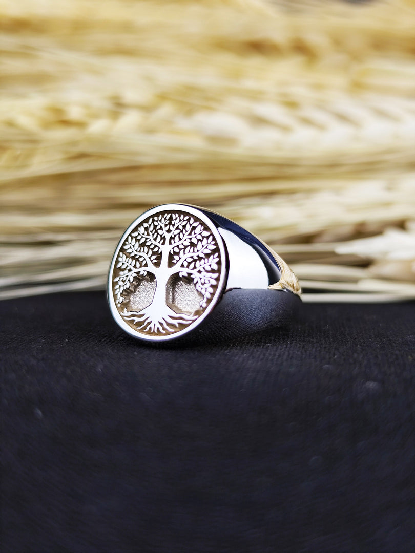 Custom Tree of Life ring crafted in gold, representing unity and growth. A thoughtful gift for those connected to spirituality and natural beauty.