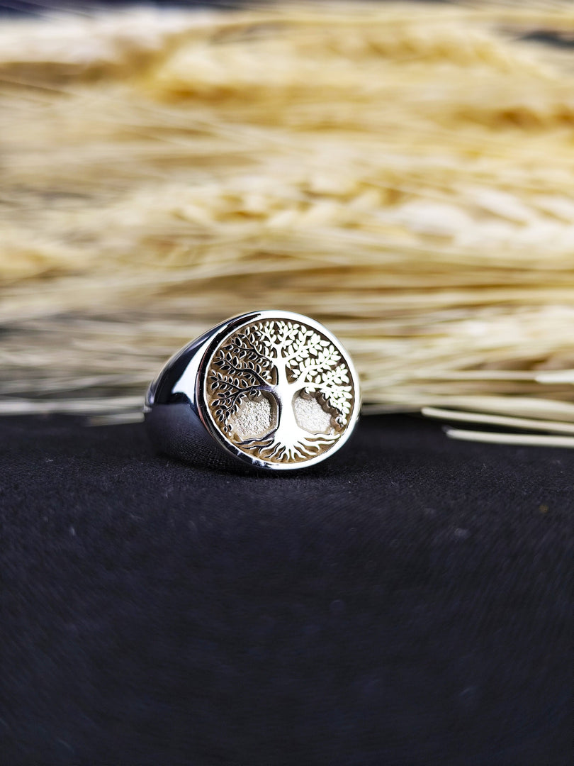 Elegant Tree of Life ring for her, available in high-quality gold. A unique piece celebrating nature and personal growth, ideal for gifting or personal inspiration.