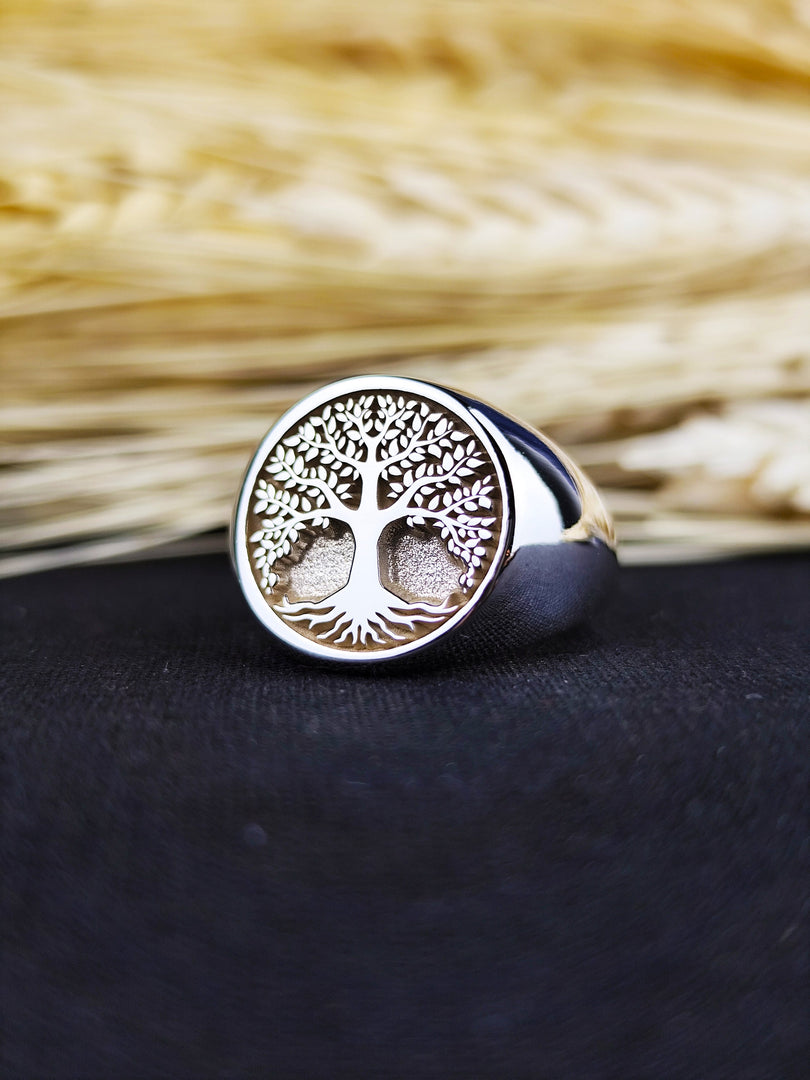 Tree of Life ring in gold, representing growth and connection to nature. This symbolic ring is a meaningful piece for those who value spirituality and harmony.