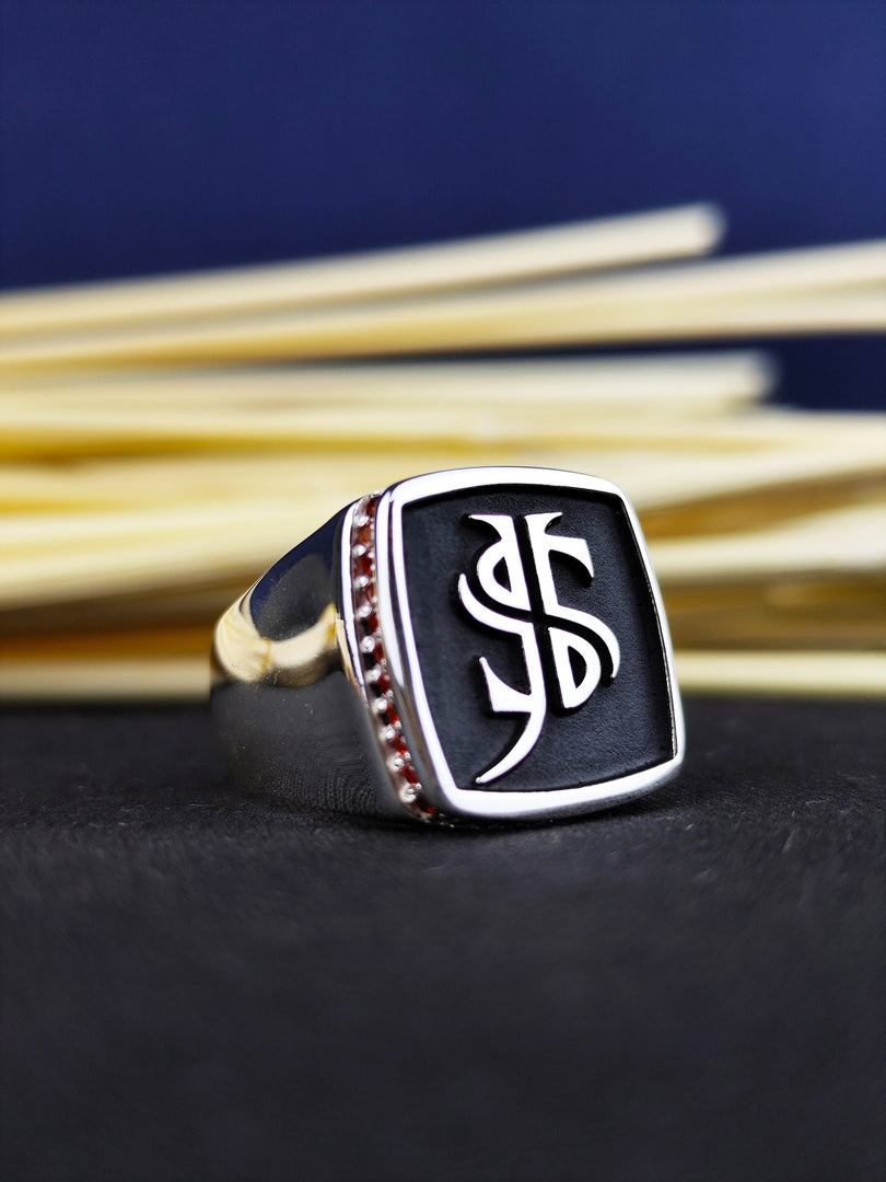 Elegant men’s signet ring with a stone, engraved with a custom monogram. Ideal for special occasions, this ring adds a sophisticated touch to daily wear.