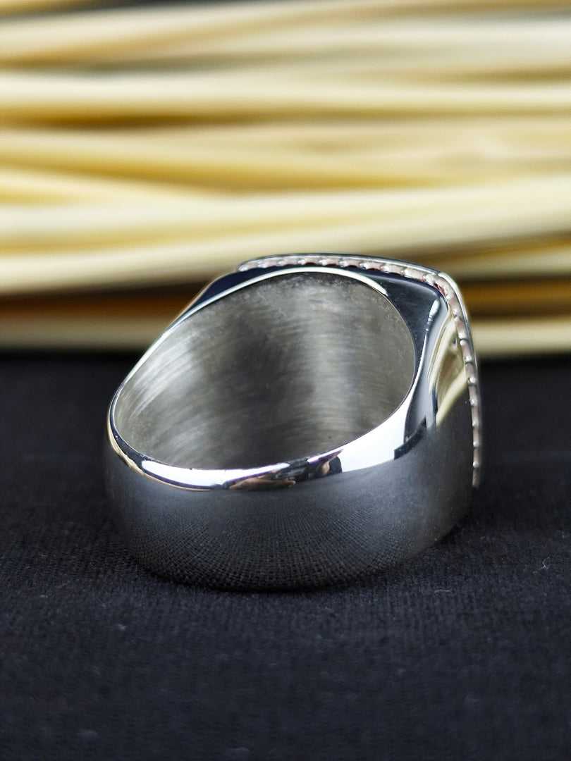 Silver men’s name ring with a central stone and monogram engraving. A timeless piece that celebrates individuality and personal style.