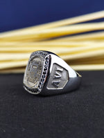 Load image into Gallery viewer, A refined and personalized signet ring for men, featuring a black stone and a custom family crest engraving. This coat of arms ring is a striking piece of heraldic jewelry, perfect for those who appreciate history and heritage. A meaningful and luxurious ring that makes an unforgettable gift for special occasions, including anniversaries and celebrations.