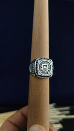 Load image into Gallery viewer, This silver signet ring with a black stone is a personalized masterpiece, engraved with a noble family crest or custom logo. Designed for men, this coat of arms ring is a meaningful symbol of history and prestige. An exceptional gift idea for those who appreciate fine craftsmanship, tradition, and unique heraldic jewelry.