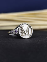 Load image into Gallery viewer, Unique monogram ring with a single letter, available in gold or silver. This simple and elegant initial ring is ideal for those who appreciate minimalist, meaningful jewelry.