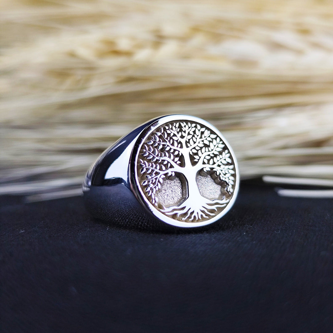 Silver Tree of Life ring, crafted with a detailed design. Perfect as a spiritual gift, this ring symbolizes balance and makes a beautiful daily wear piece.