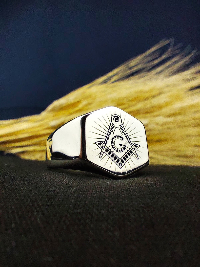 Customizable Masonic signet ring with a sleek, polished design