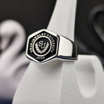 Load image into Gallery viewer, Men’s hexagonal university ring, designed in silver to celebrate academic pride. A versatile and stylish accessory for all occasions.