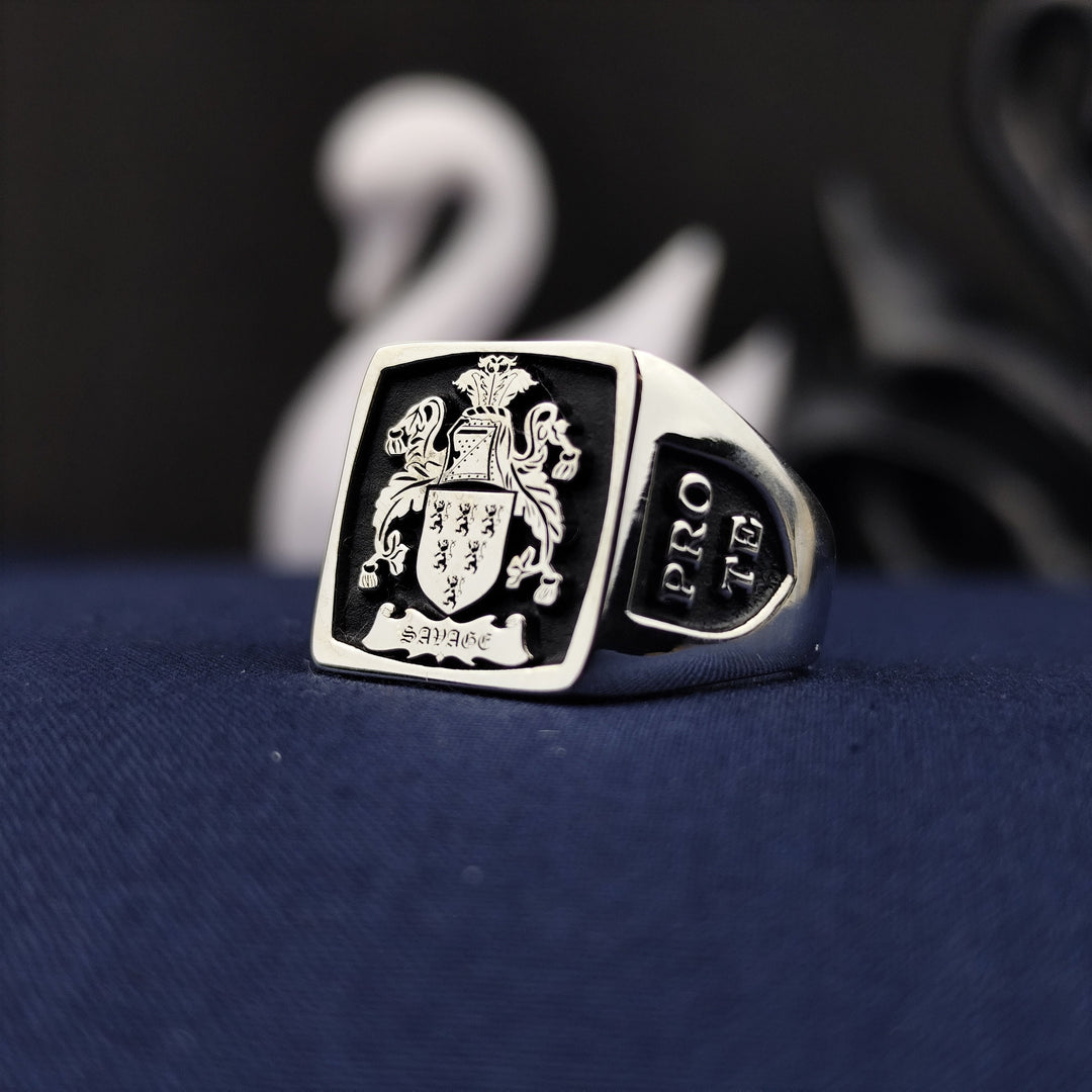 This customized square signet ring features an engraved family crest, highlighted with a deep black enamel finish. Made from sterling silver, it is designed for individuals who appreciate heraldic jewelry and timeless craftsmanship. A noble heirloom, ideal for preserving lineage and personal identity through an elegant and durable design.