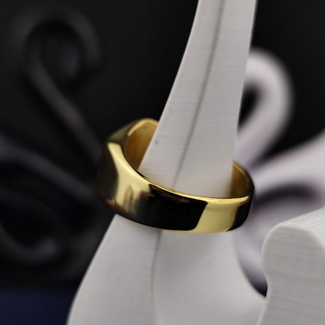 Men’s gold-plated university ring with a hexagonal shape, representing tradition and achievement. Ideal as a gift or personal keepsake.