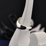 Load image into Gallery viewer, Customizable silver ring with an oval blank design, perfect for engraving names, initials, or unique symbols. Ideal as a personalized gift.