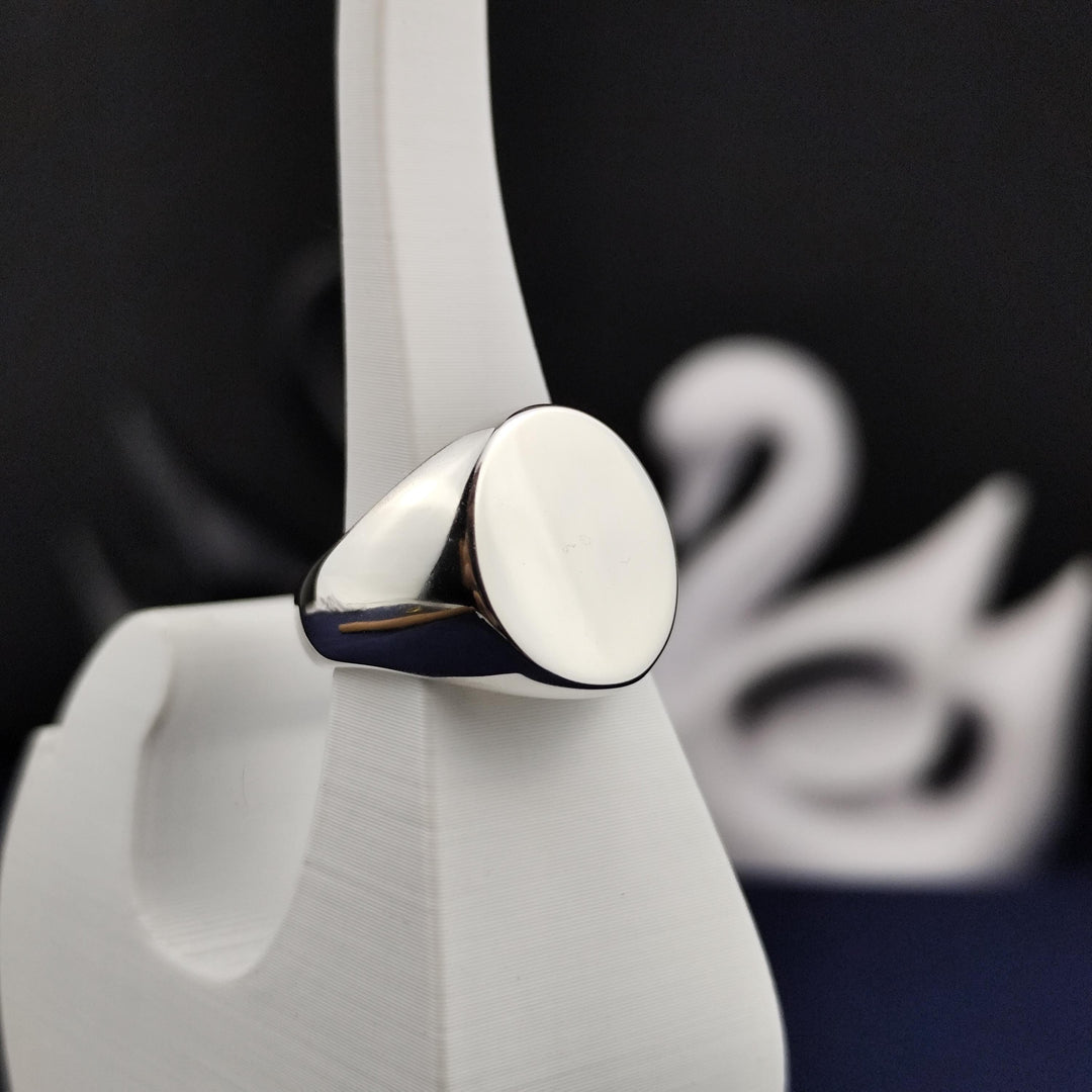 Customizable oval silver ring, designed with a smooth blank surface for engraving. Ideal for those who appreciate simple yet elegant jewelry.