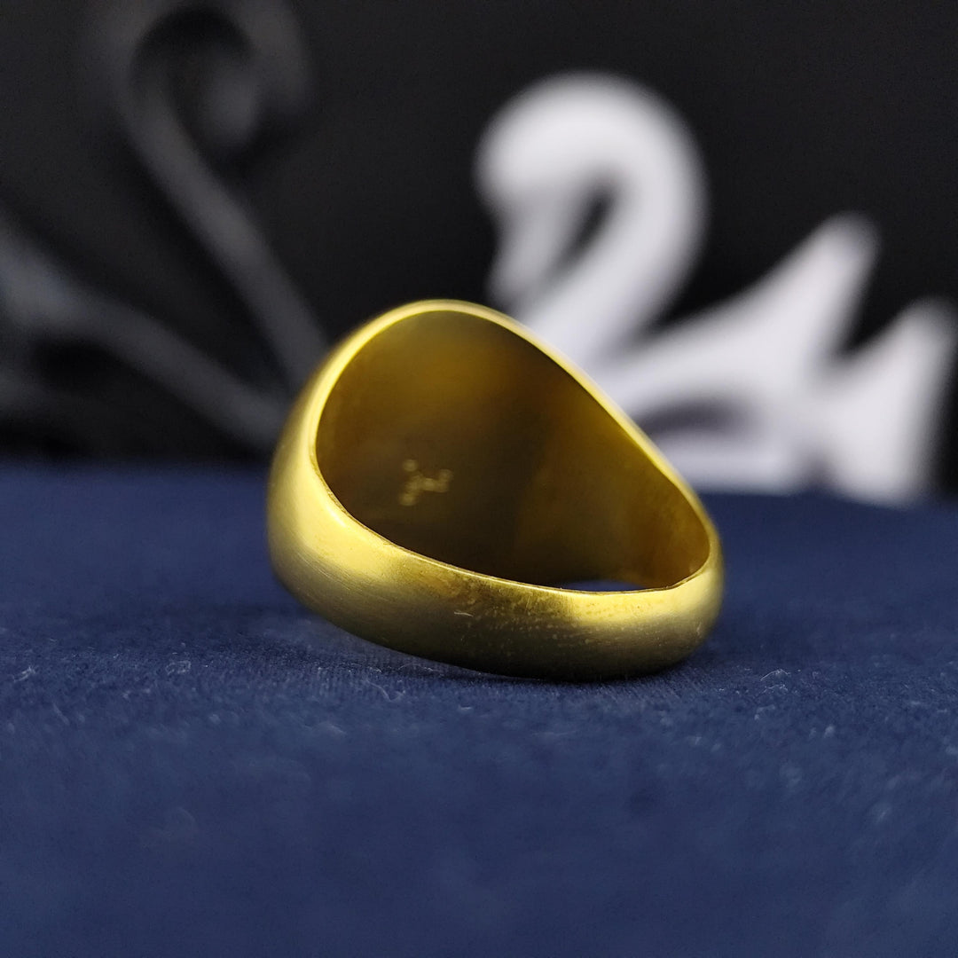 Unique first and last name ring for her, crafted in high-quality gold, customizable with chosen names. A perfect way to celebrate a bond or family, ideal for birthdays and milestones.