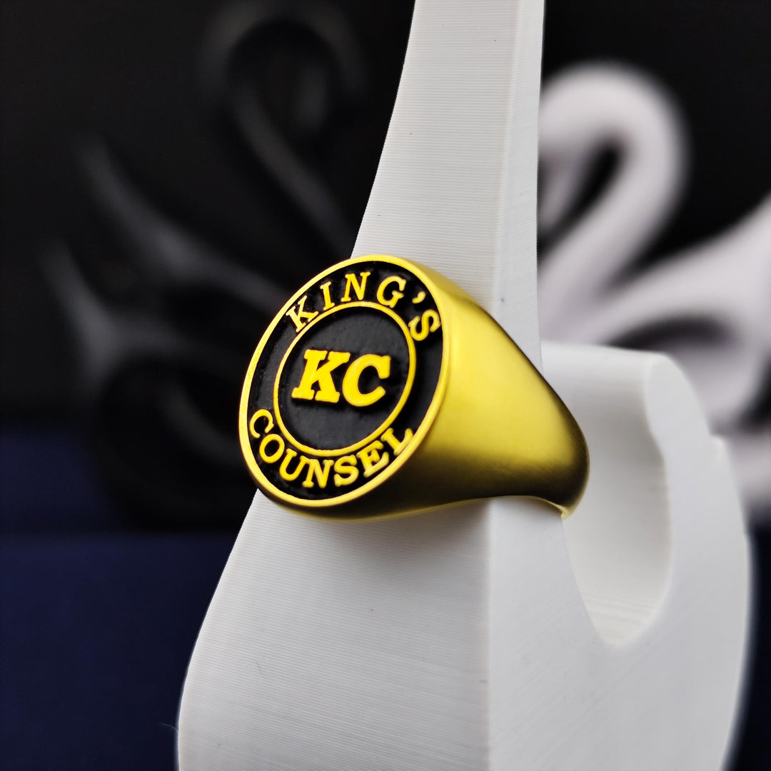 Custom name and surname ring in silver, crafted for those who value unique, meaningful jewelry. A thoughtful way to celebrate connections, perfect as a daily wear piece or special gift.