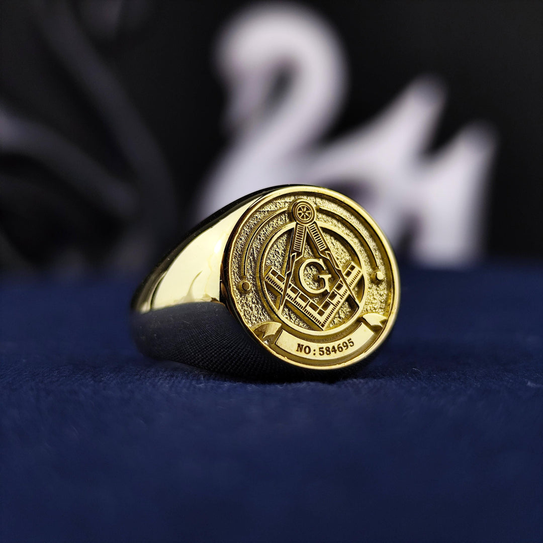 High-quality Freemason ring in gold, crafted to represent Masonic brotherhood and tradition.