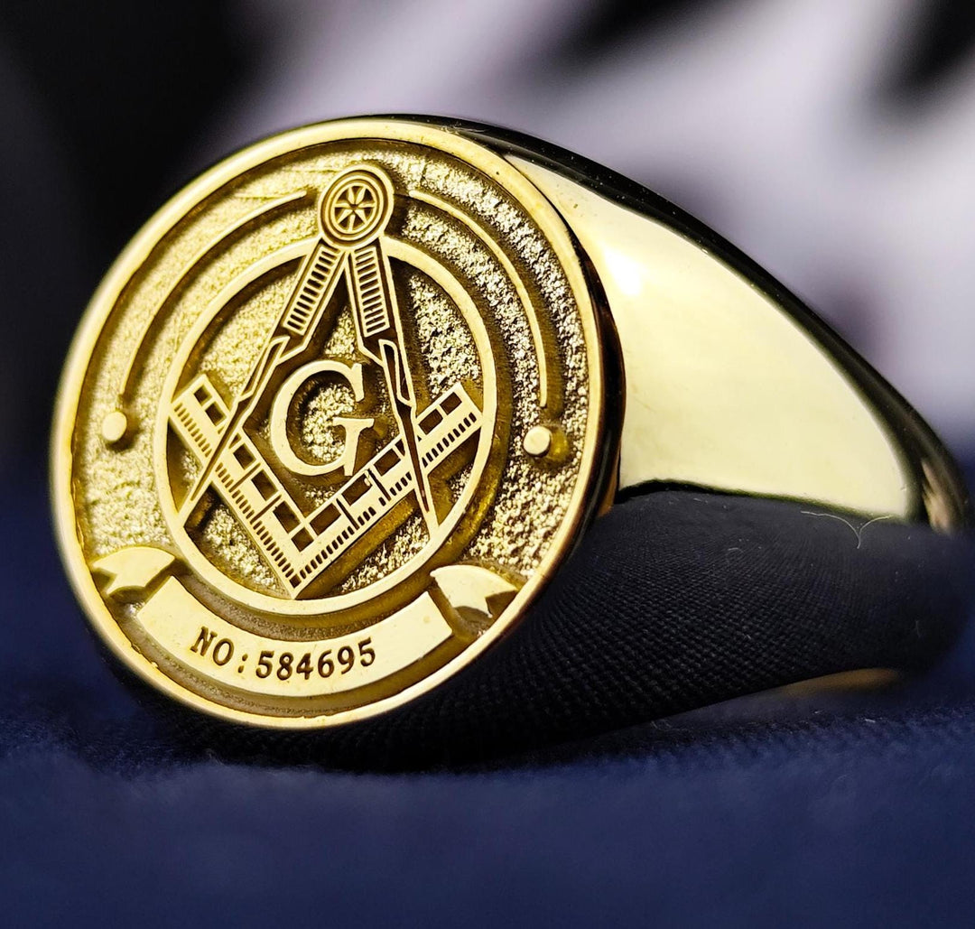 Luxurious gold Masonic ring featuring the Freemason symbol, perfect for Mason members.