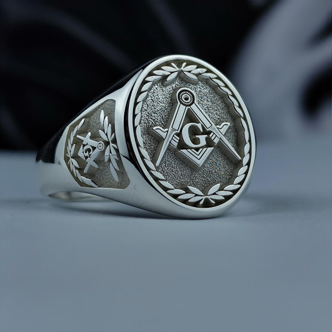 Gold Freemason ring featuring the iconic Masonic emblem, crafted for men who appreciate symbolism.