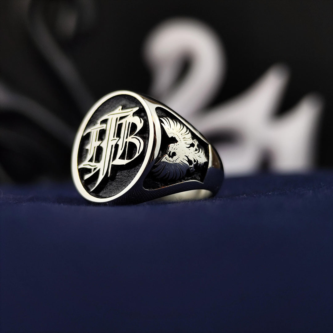 Unique men’s signet ring with monogram initials, available in silver or gold. This personalized piece is an elegant choice for men who value style and individuality.