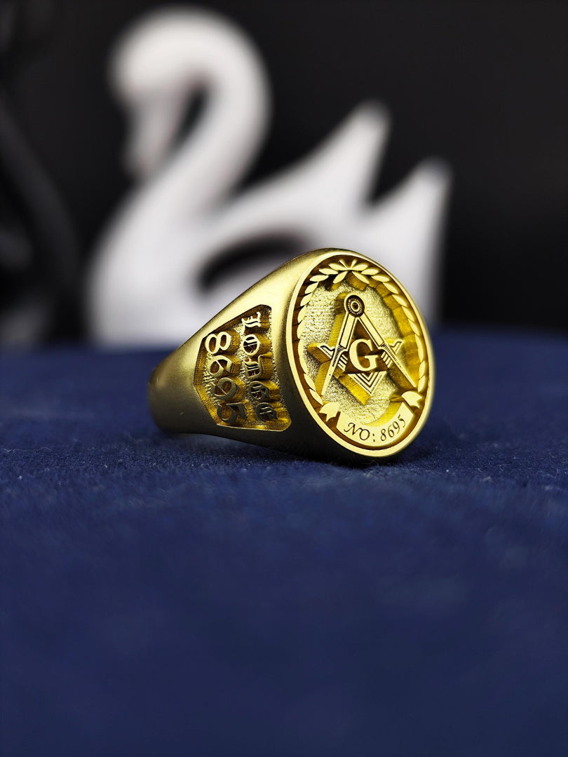 This men’s vermeil Masonic ring is a finely crafted Freemason symbol, personalized with your lodge number. The square and compass engraving highlights the rich traditions of Freemasonry, making this gold-plated signet ring an essential piece for members. A sophisticated and meaningful gift for a fellow Mason, mentor, or collector, designed to be a cherished and symbolic piece for years to come.