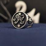 Load image into Gallery viewer, Custom-designed oval letter ring in silver, perfect for women and men who appreciate meaningful and elegant jewelry. A versatile and personalized piece.