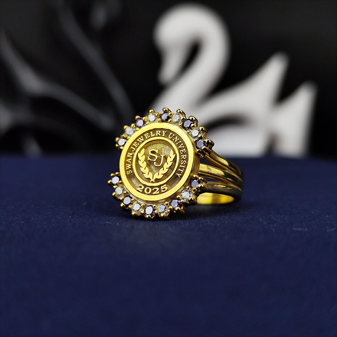 Stylish university ring for women, crafted with a refined design that celebrates academic pride. A thoughtful accessory for all occasions.