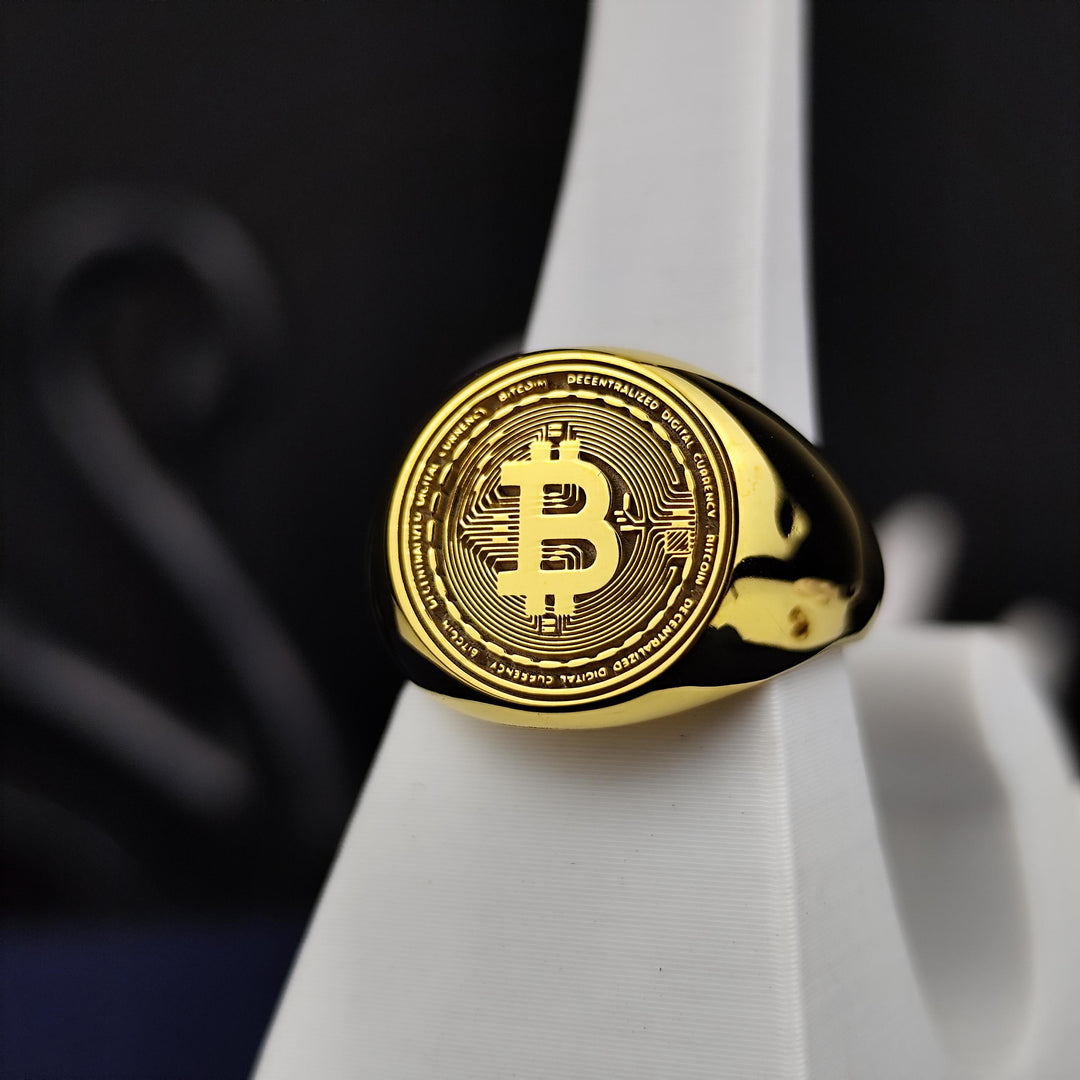 Custom crypto signet ring designed for individuals who believe in digital freedom and blockchain evolution. A timeless piece with a stylish touch.
