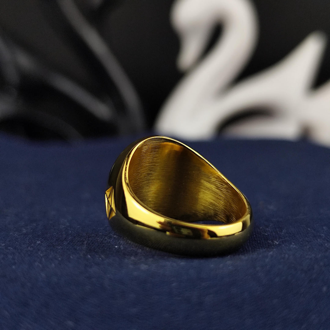 Gold-plated Ethereum ring, combining sophistication and crypto enthusiasm. Ideal for those who believe in the potential of blockchain and digital currencies.