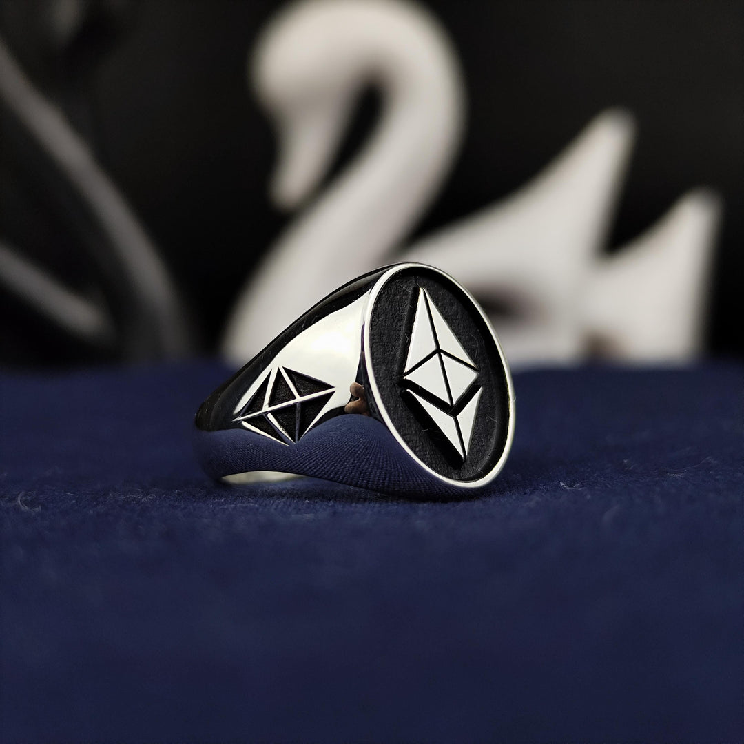 Custom-designed silver Ethereum ring, perfect for showcasing your love for cryptocurrency. A sophisticated blend of style and blockchain innovation, suitable for investors and trendsetters alike.